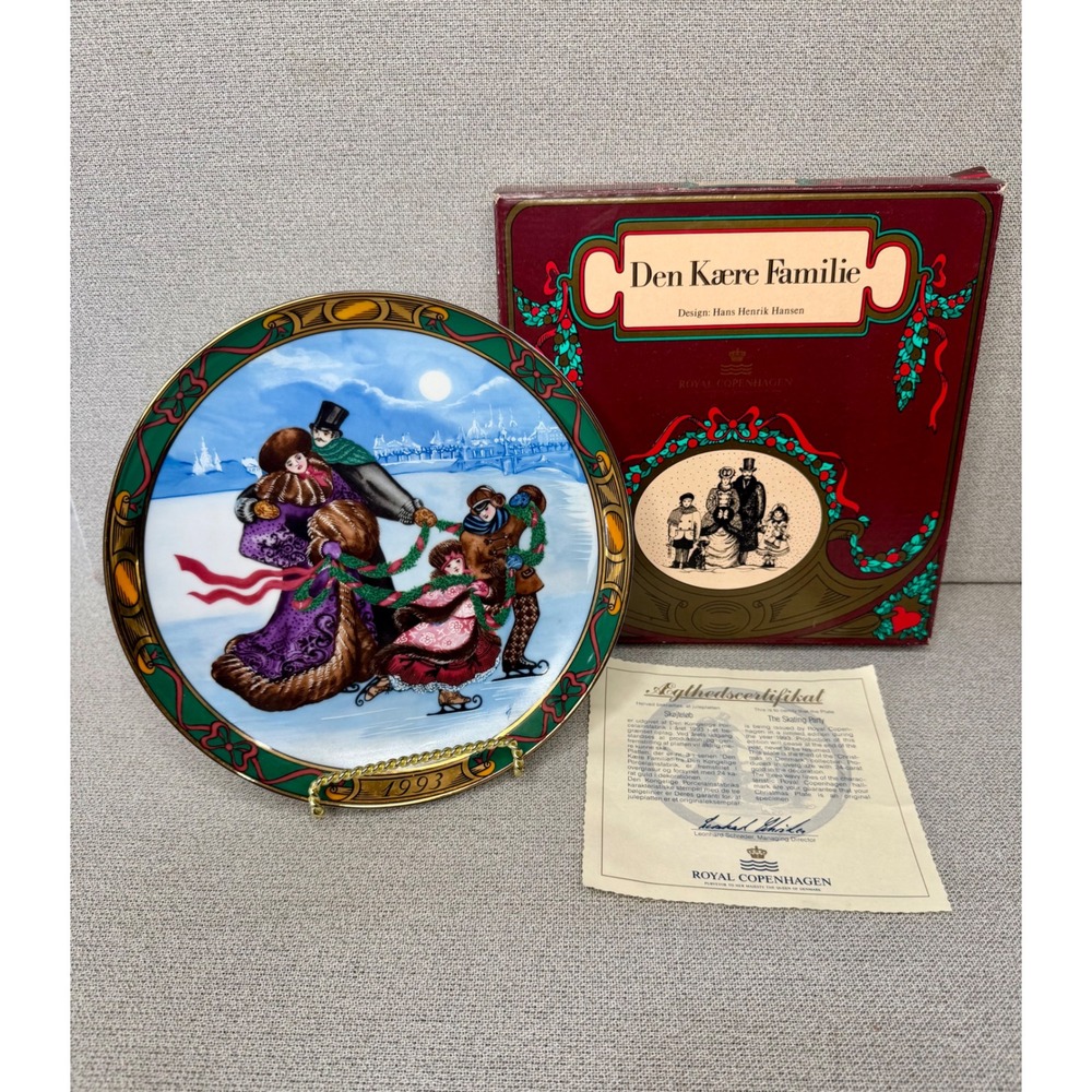 Royal Copenhagen 1993‎ The Skating Party Christmas Plate Hans Henrik Hansen Box